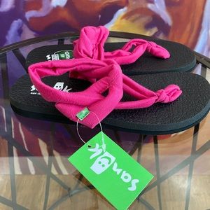 SANUK - YOGA MAT STRAP - WOMENS SZ 6